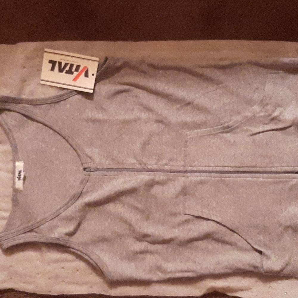 NEW Pocket ZIP UP SLEEVELESS GRAY TANK, TOP SHIRT SMALL TO MEDIUM 6 8 10